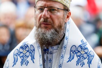 Uniți în rugăciune, la despărțirea de PS Emilian Crișanul